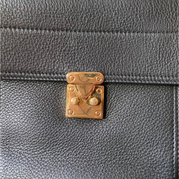 Danier Leather Structured Crossbody Purse - Picture 2 of 10